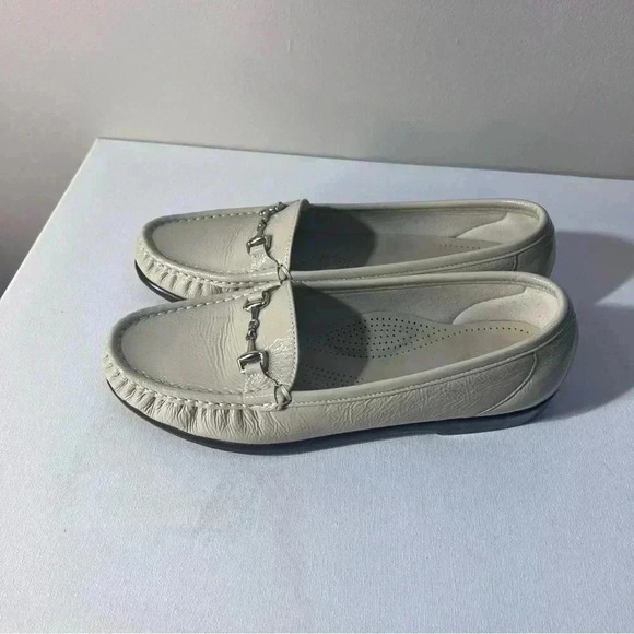 SAS METRO BEIGE PATENT LEATHER FLATS WOMEN'S SHOES SLIP-ON  CADUAL SIZE 9 1/5 - Picture 4 of 11